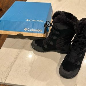 Columbia brand Warm snow boots.  Black sz 6.5
